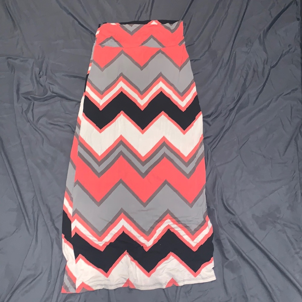 Womens gray pink white and black maxi skirt. No tag. Guessing size medium.